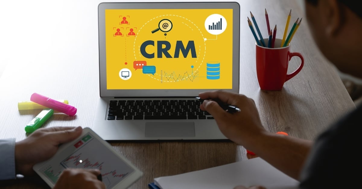 ¿Quién Debe Implementar tu CRM? Consejos para Elegir al Proveedor Ideal